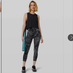 NWT LuLulemon Align HR Crop 21" sz 6 in Diamond Dye Pitch Grey